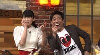左から沙羅、原口あきまさ (c)読売テレビ