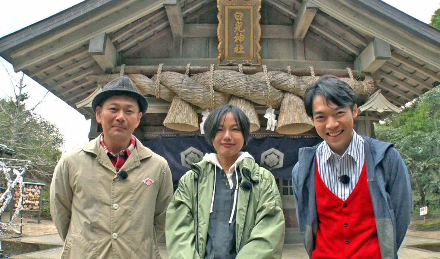 「あなたの街の神様 仏様 調べてみました！」に出演する（左から）ココリコ遠藤、相川七瀬、伊沢拓司。(c)BS朝日