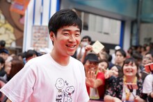 レッドカーペットを歩くジャルジャル後藤。