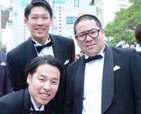 レッドカーペット初登場のネルソンズ。