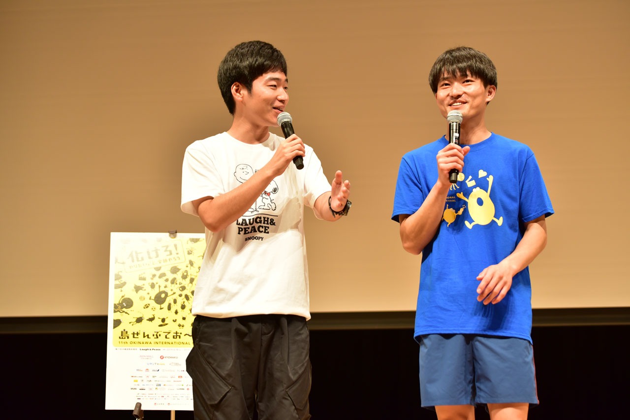 舞台挨拶中のジャルジャル。