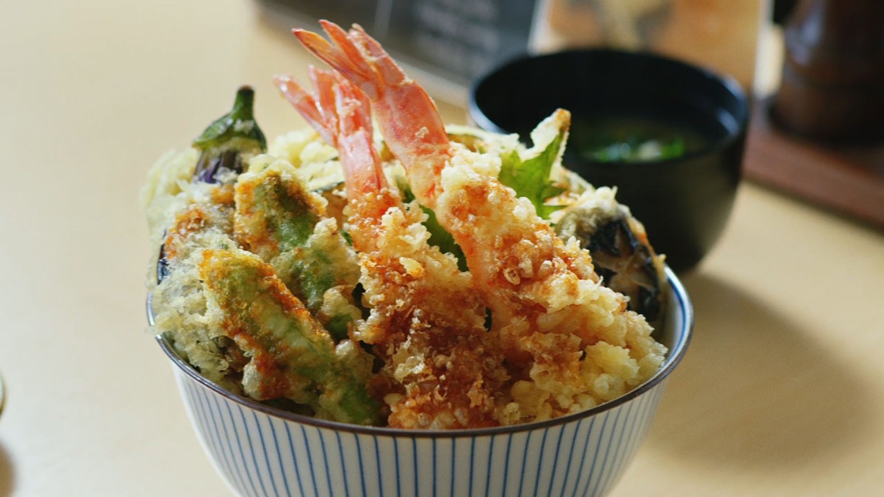 サントリー烏龍茶のCM「食へのアンチテーゼ」編より。