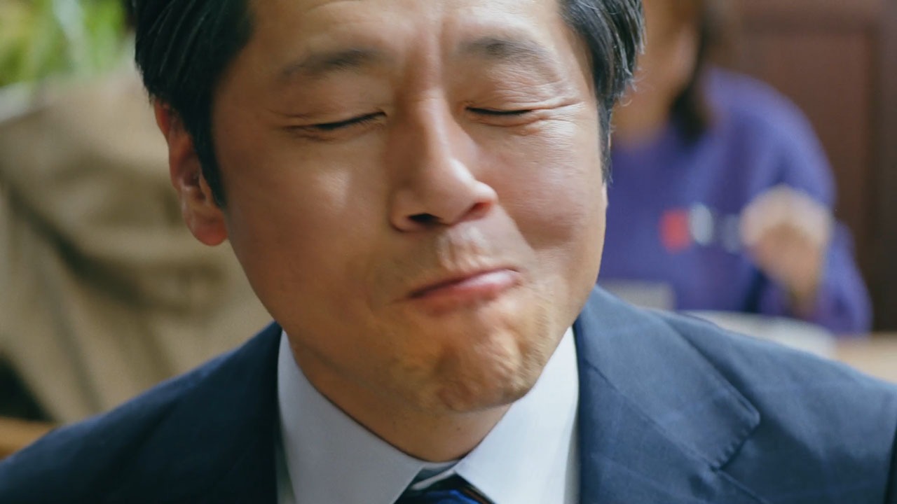 サントリー烏龍茶のCM「食へのアンチテーゼ」編より。