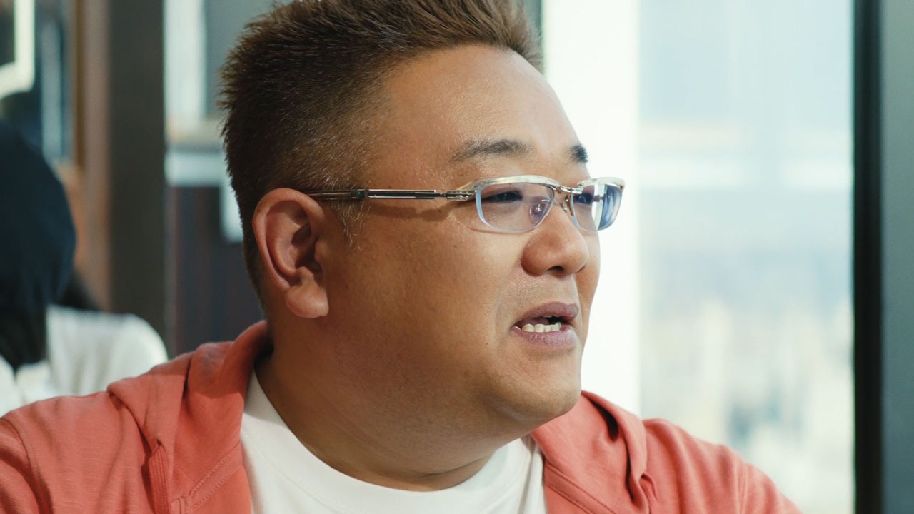サンドウィッチマンが出演するサントリー烏龍茶のCM「食へのアンチテーゼ」編より。