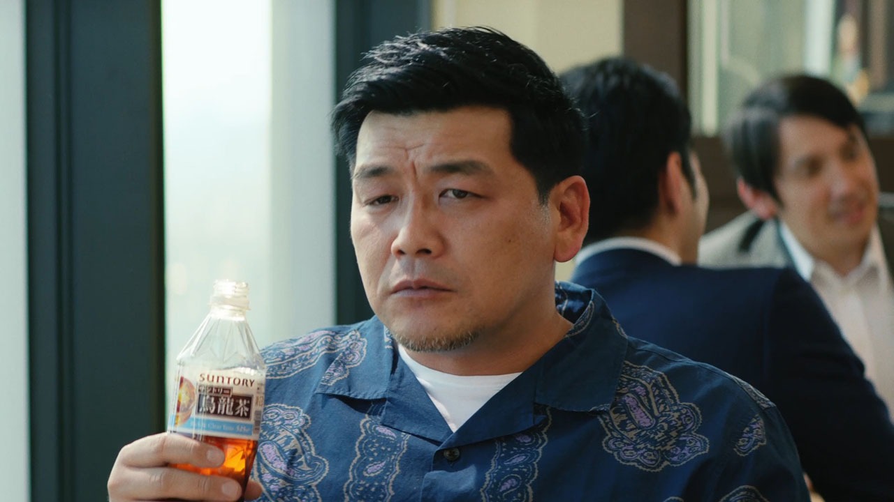 サンドウィッチマンが出演するサントリー烏龍茶のCM「食へのアンチテーゼ」編より。