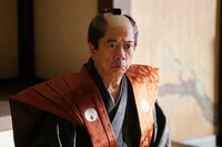 大野九郎兵衛を演じる西川きよし。