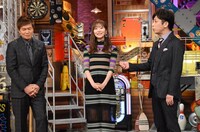 左からヒロミ、指原莉乃、フットボールアワー後藤。(c)日本テレビ