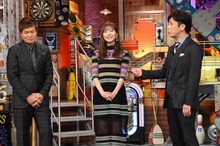 左からヒロミ、指原莉乃、フットボールアワー後藤。(c)日本テレビ