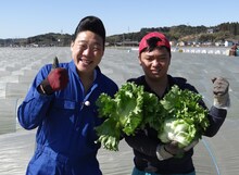 取材に赴いたANZEN漫才みやぞん（左）。(c)静岡第一テレビ