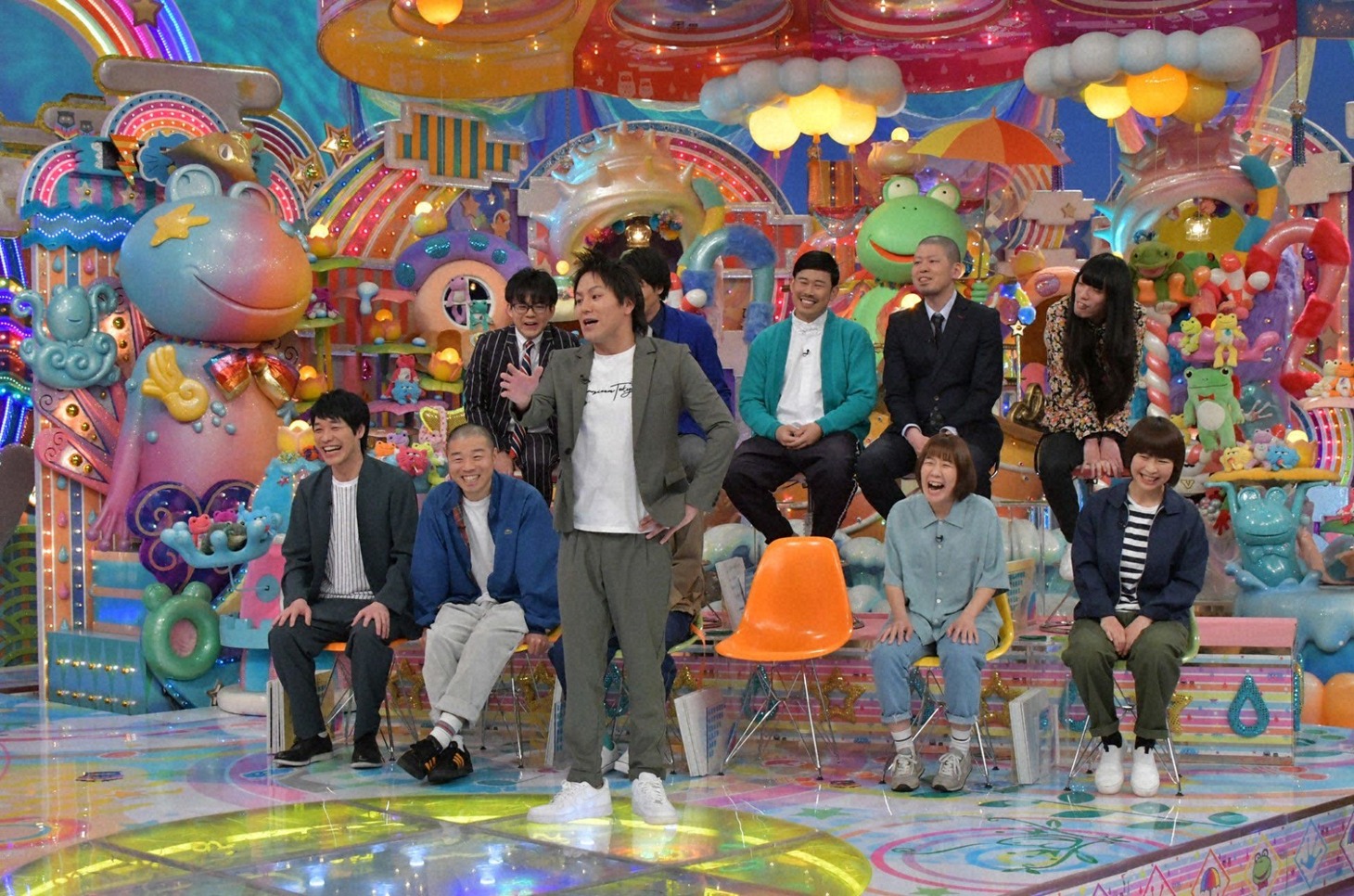 「アメトーーク！」で展開される「芸人持ち込み企画プレゼン大会」の出演者たち。(c)テレビ朝日