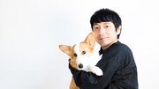 犬を抱くチュートリアル徳井。