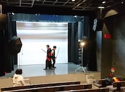 フライヤー用ビジュアルの撮影に臨むうしろシティら。
