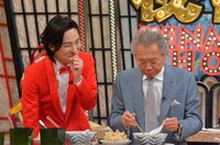 左から山内惠介、みのもんた。(c)読売テレビ
