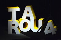 ステージ端に置かれたオブジェ。