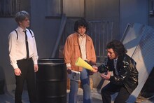 ジェジュンが参加するコント「刑事シンガー」のワンシーン。(c)NHK