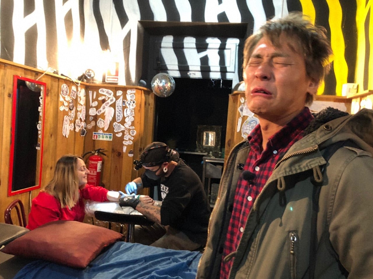 ヒロシがポルトガル訪問、カジュアルにタトゥー入れる女性への反応は