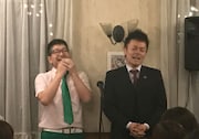 エレファントジョンとして久々に漫才を披露する森枝天平氏（左）と加藤憲（右）。