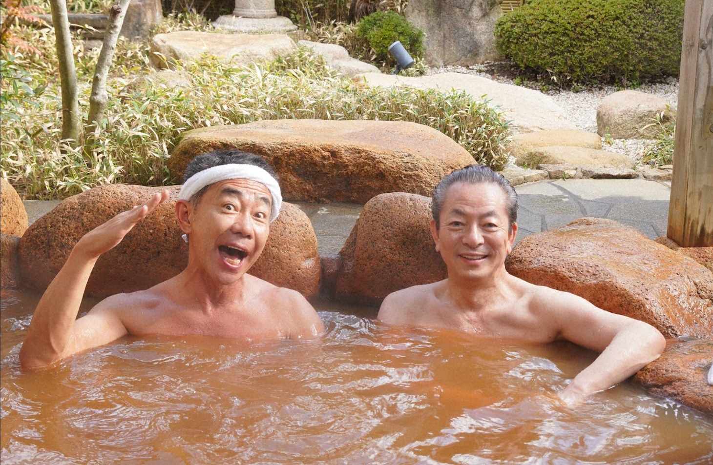（左から）木梨憲武、水谷豊。(c)テレビ朝日