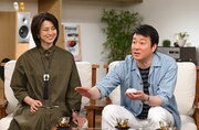（左から）進藤晶子、加藤浩次。(c)TBS