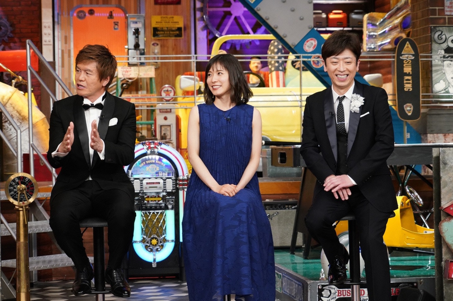 左からヒロミ、松岡茉優、フットボールアワー後藤。(c)日本テレビ