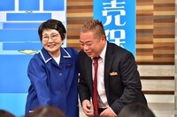 （左から）泉ピン子、出川哲朗。(c)TBS