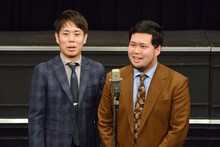 令和ロマン。左から高比良くるま、松井ケムリ。