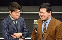 漫才中の令和ロマン。