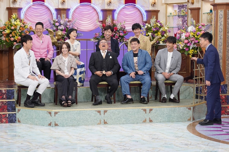 サンドウィッチマン 行列 で鉄板ネタ披露 山本彩も加わる お笑いナタリー サンドウィッチマン 行列 で鉄板ネタ披露 山本彩も加わる お笑いナタリー