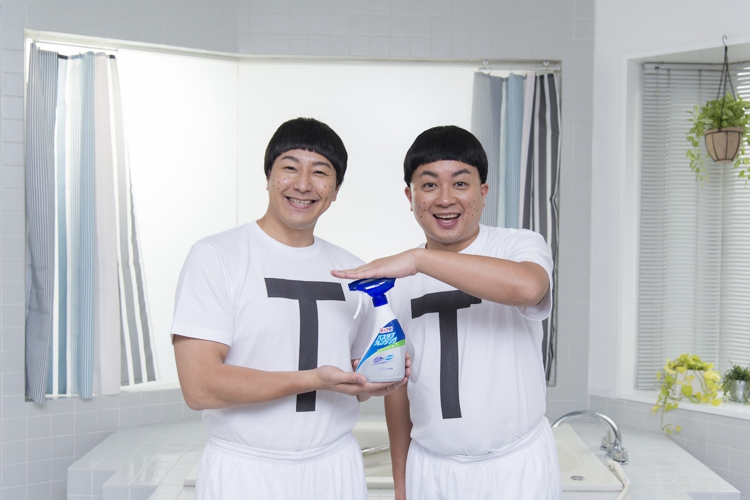 動画「コンビ風呂 presented by バスタブクレンジング」撮影中の様子。