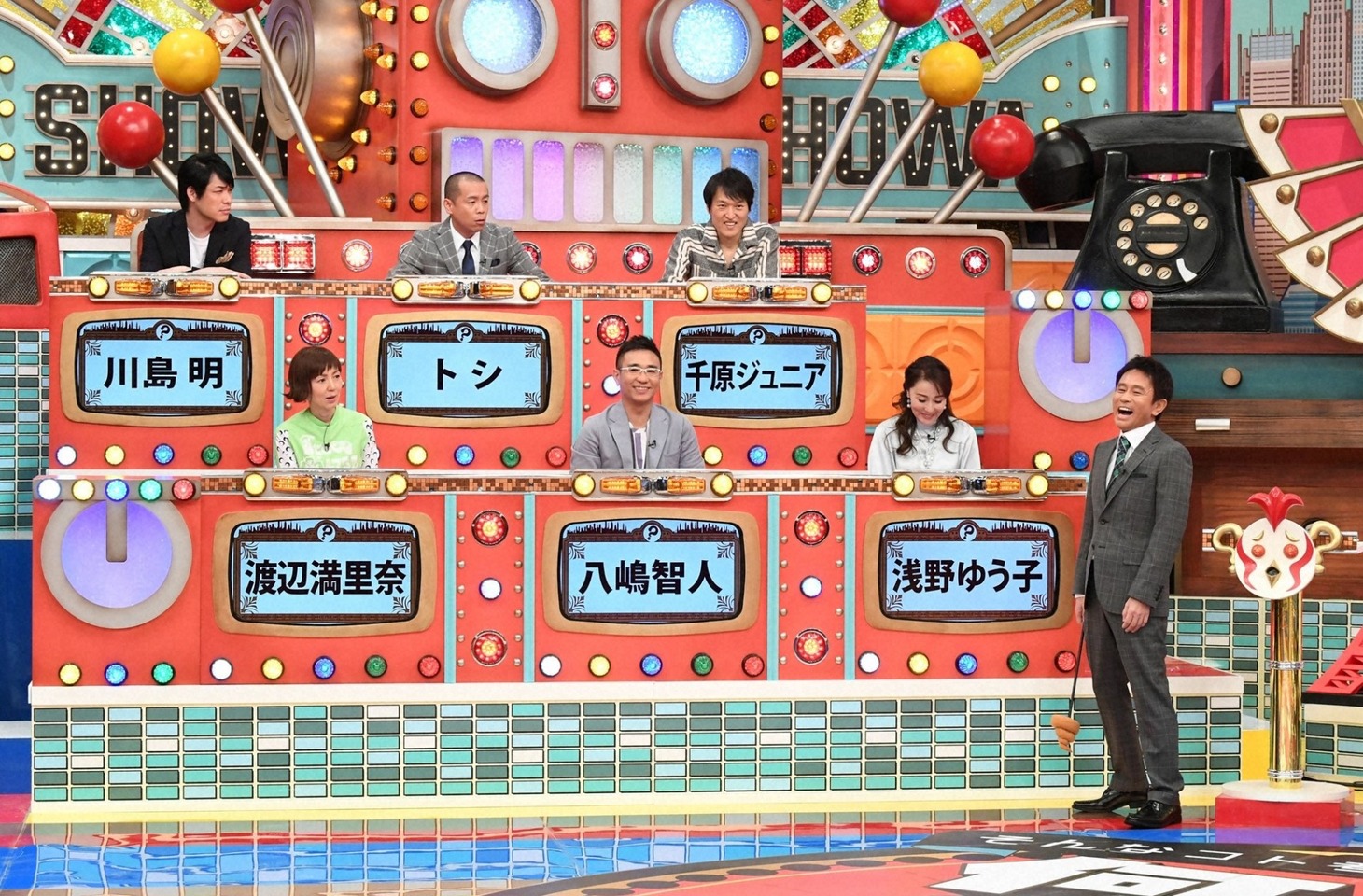 「そんなコト考えた事なかったクイズ！トリニクって何の肉!?」に出演する昭和世代のパネラーとMCの浜田雅功（右端）。(c)ABC