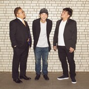 左からサンドウィッチマン伊達、宮藤官九郎、サンドウィッチマン富澤。