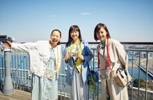 左からいとうあさこ、かたせ梨乃、高橋真麻。(c)テレビ東京