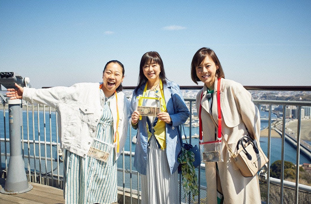 左からいとうあさこ、かたせ梨乃、高橋真麻。(c)テレビ東京