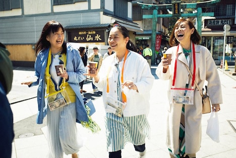 「あさこ梨乃まあさ 3人娘の3万円旅」より。(c)テレビ東京