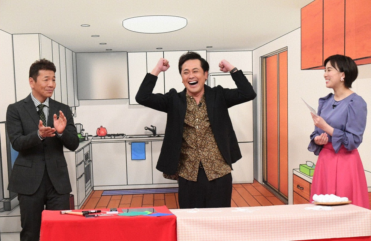 くりぃむしちゅーと山本雪乃アナ（右）。(c)テレビ朝日