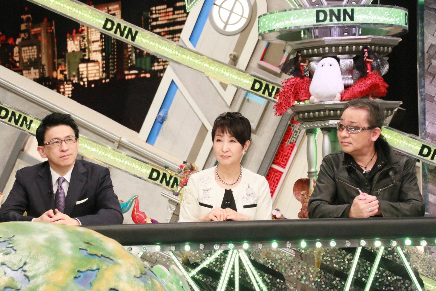 全力解説員の（左から）齋藤孝、吉川美代子、五箇公一。(c)フジテレビ