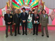 「ダラケ！～お金を払ってでも見たいクイズ～」の出演者たち。