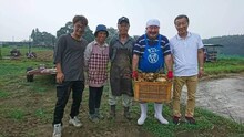 芋洗坂係長（右から2人目）