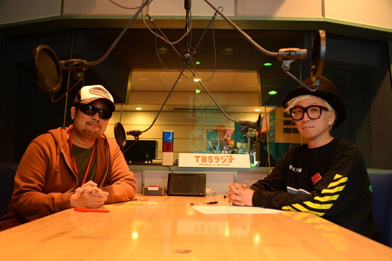 シアターDの元支配人、矢野Jr.こと矢野康弘氏（左）と千原徹也（右）。