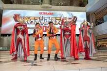 「ウルトラマンフェスティバル2019」の公式サポーターを務める爆笑問題ら。