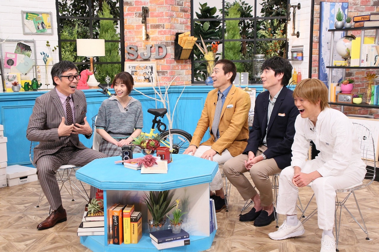 「それって!?実際どうなの課」に出演する（左から）生瀬勝久、森川葵、博多華丸・大吉、おばたのお兄さん。(c)中京テレビ