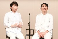 インタビューに応じる石田彰（左）とNON STYLE石田（右）。