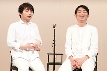 インタビューに応じる石田彰（左）とNON STYLE石田（右）。