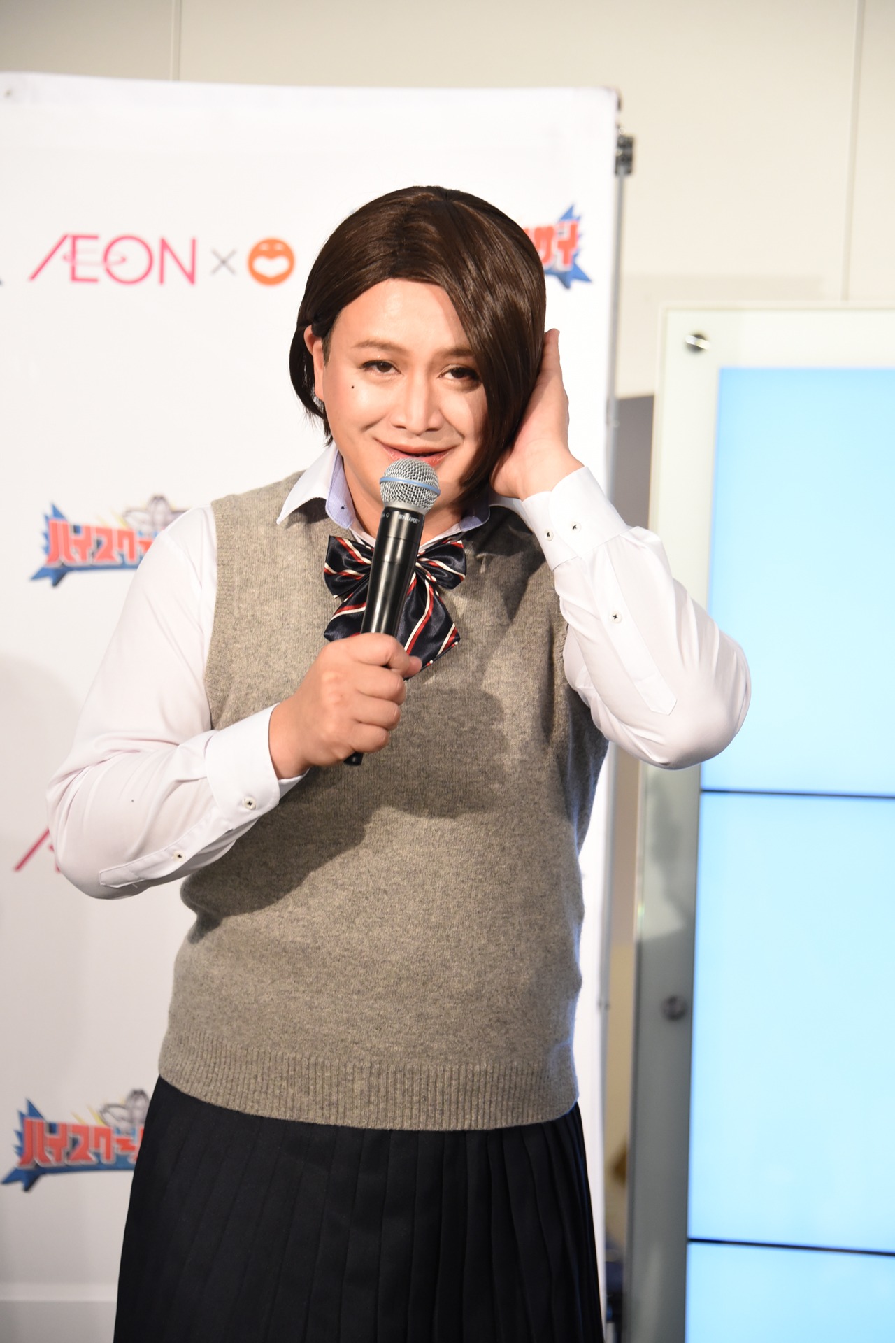 ダレノガレ明美に扮するガリットチュウ福島。