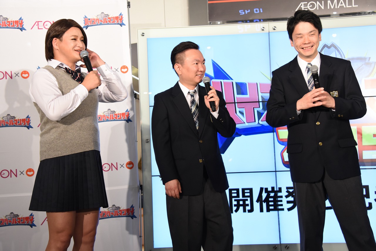 会見の様子。