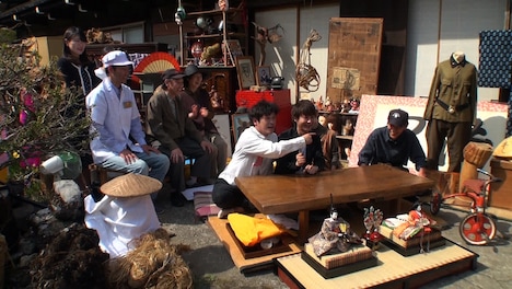 流れ星・瀧上の実家に集う流れ星（中央）。(c)中京テレビ