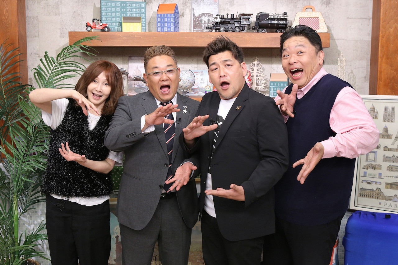 「中京テレビ開局50年 国際中継クイズバトル！世界のおうちヒックリカエシマSHOW」に出演する（左から）YOU、サンドウィッチマン、伊集院光。(c)中京テレビ