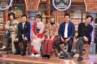 左から京本政樹、次長課長・河本、丘みどり、最上もが、スピードワゴン。(c)読売テレビ