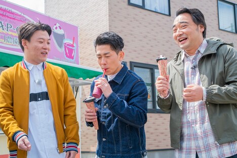 厚真スイーツを味わうジャングルポケット。(c)HBC