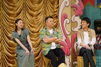 左から宮田聡子、ブラックマヨネーズ。(c)読売テレビ